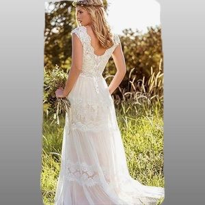 Bohemian Wedding Dresses V-Neck Lace Appliques